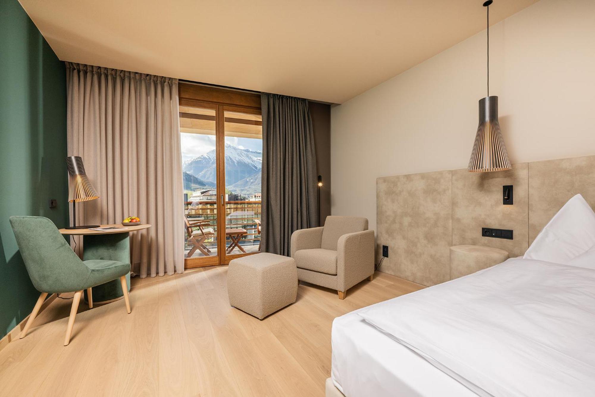 Deluxe Double Room Balcony,1498512841:JPEG